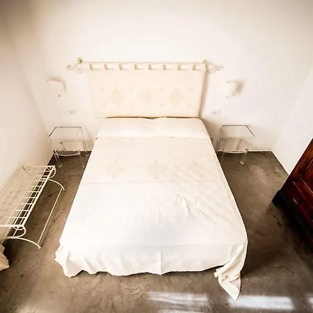 Faro Capo Spartivento מלון