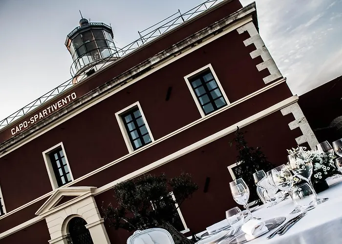 Hotel Faro Capo Spartivento 5*